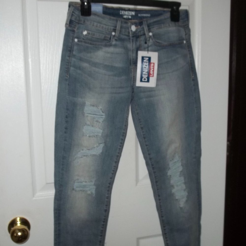 NWT!  JUNIOR'S LEVI'S DENIZEN BOYFRIEND JEANS SIZE 1